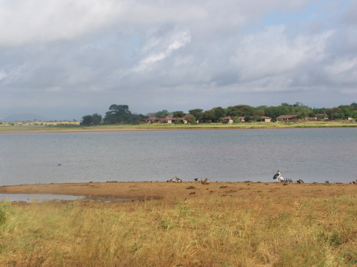 Aruba dam - lodge rooms in background